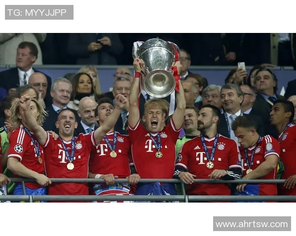 在绿茵场上追梦曼联足球教练的荣耀与挑战之路